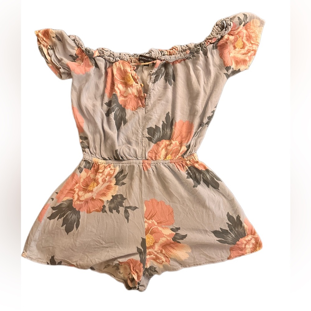 Super cute romper!